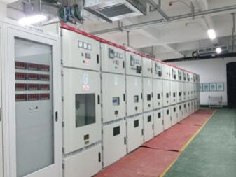 安徽得潤電氣技術(shù)有限公司是一家專注電氣工程咨詢、設(shè)計、制造、安裝調(diào)試一站式服務(wù)的高新技術(shù)企業(yè)。對在各種場合如何選擇高低壓電器以及開關(guān)柜有著豐富的理論知識和工作經(jīng)驗，生產(chǎn)的不同電壓等級的高壓開關(guān)柜、高壓無功補(bǔ)償裝置適合多種工業(yè)、民建等場合。 全國統(tǒng)一客服熱線：400-0551-777